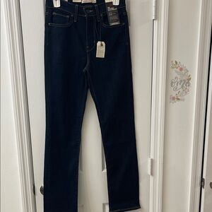 Levi's Women 724 High Rise Slim Straight